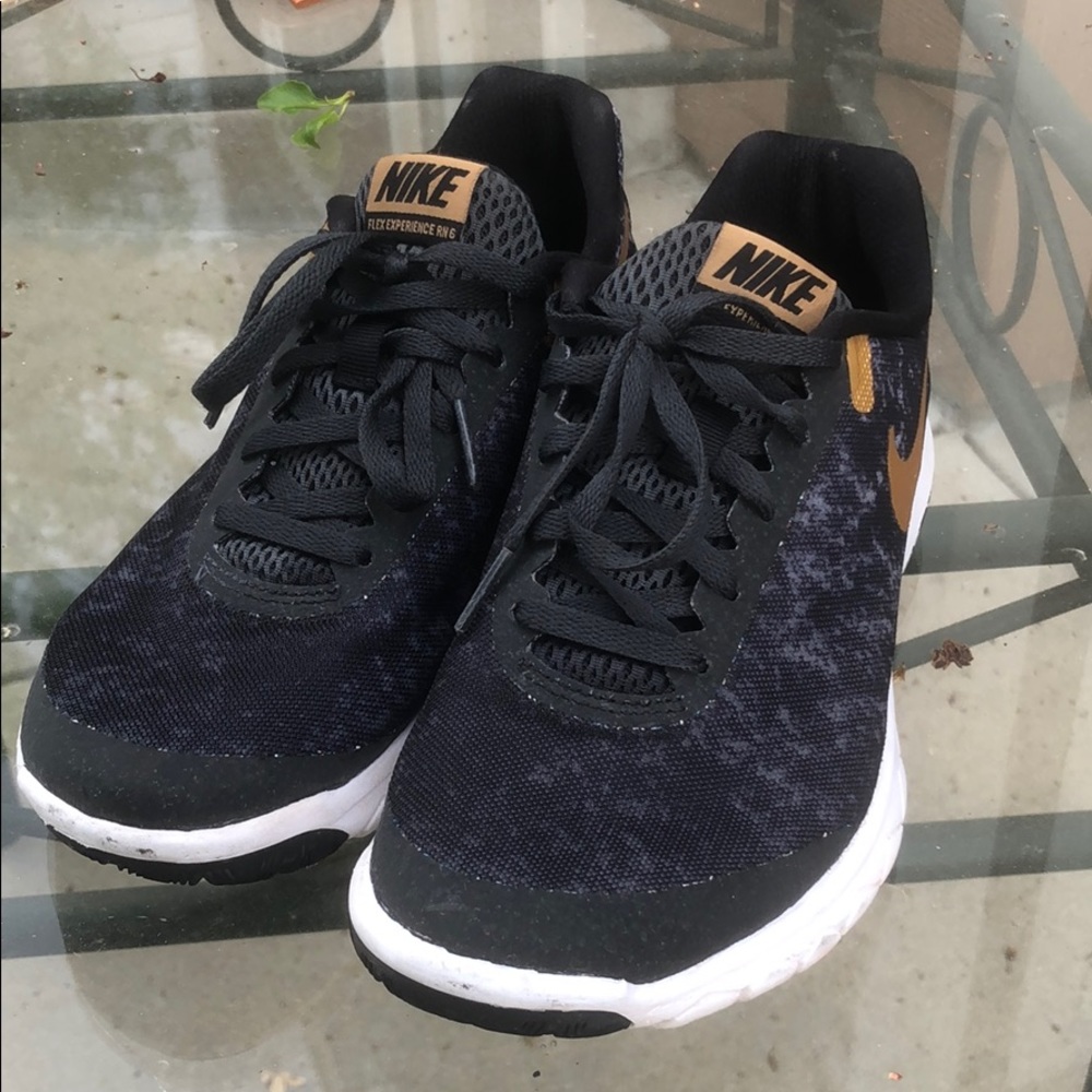 VT2 Nike’s - Picture 1 of 2